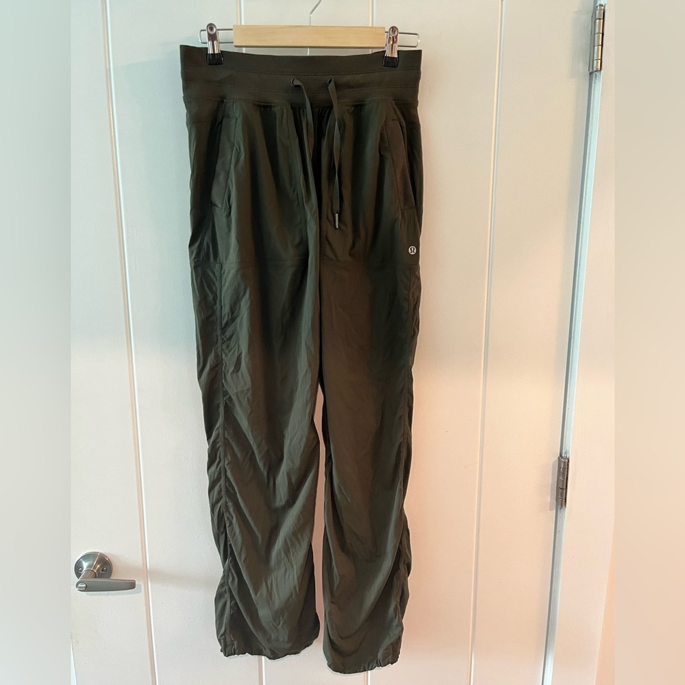 Olive LULULEMON dance studio jogger pant size 6